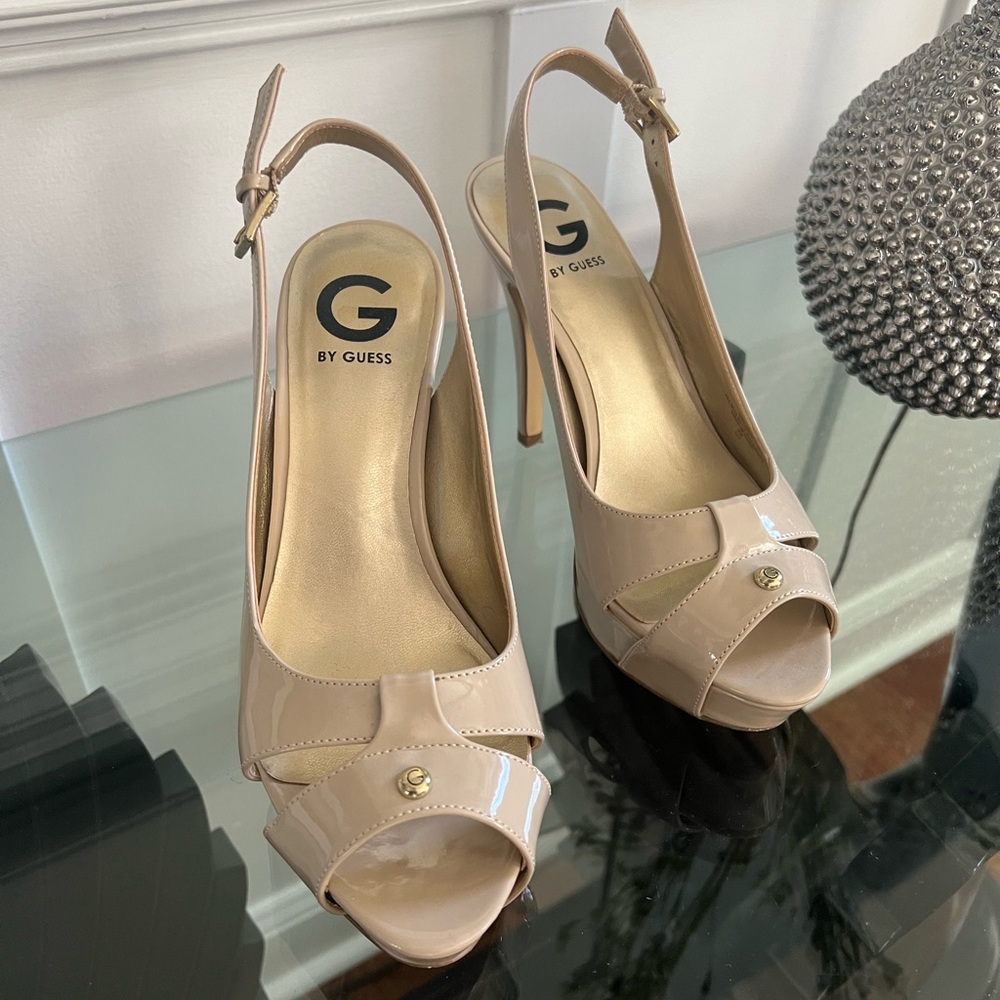 Beige Guess Women’s Size 8 Dress Sandal